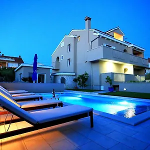 Lotos Apartment Zadar
